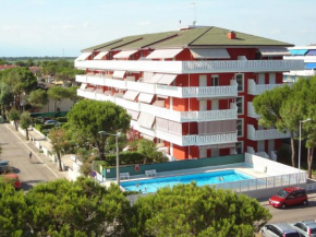 Two-room apartment a stones throw from the sea with swimming pool